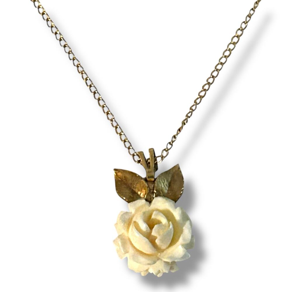 Vintage Cream Tone Carved Rose Gold Tone Leaf Detail Pendant Gold Tone Necklace